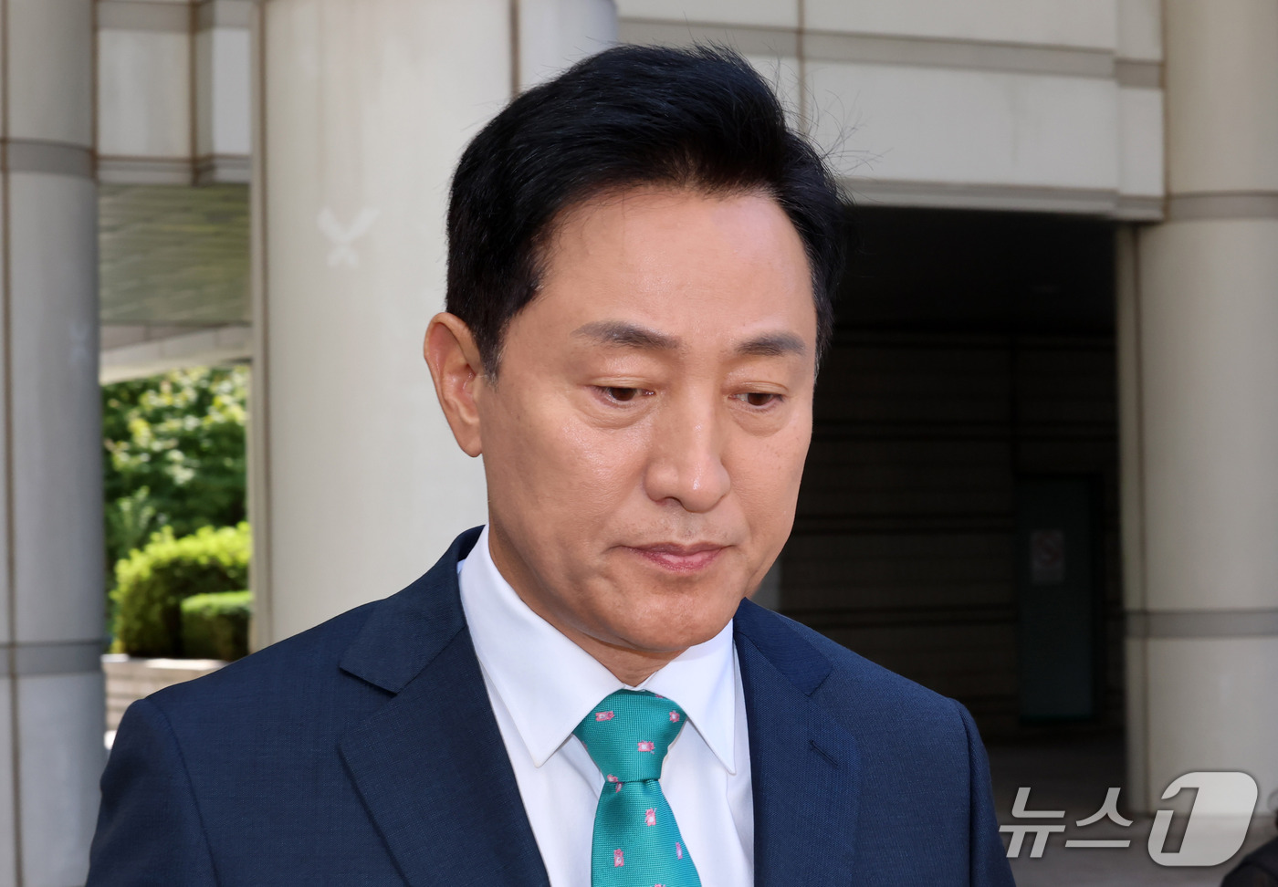 (서울=뉴스1) 박세연 기자 = 명태균 여론조사비 대납 의혹을 받는 오세훈 서울시장이 16일 오후 서울 서초구 고등법원에서 열린 정치자금법 위반 혐의 항소심 속행공판에 출석하고 있 …