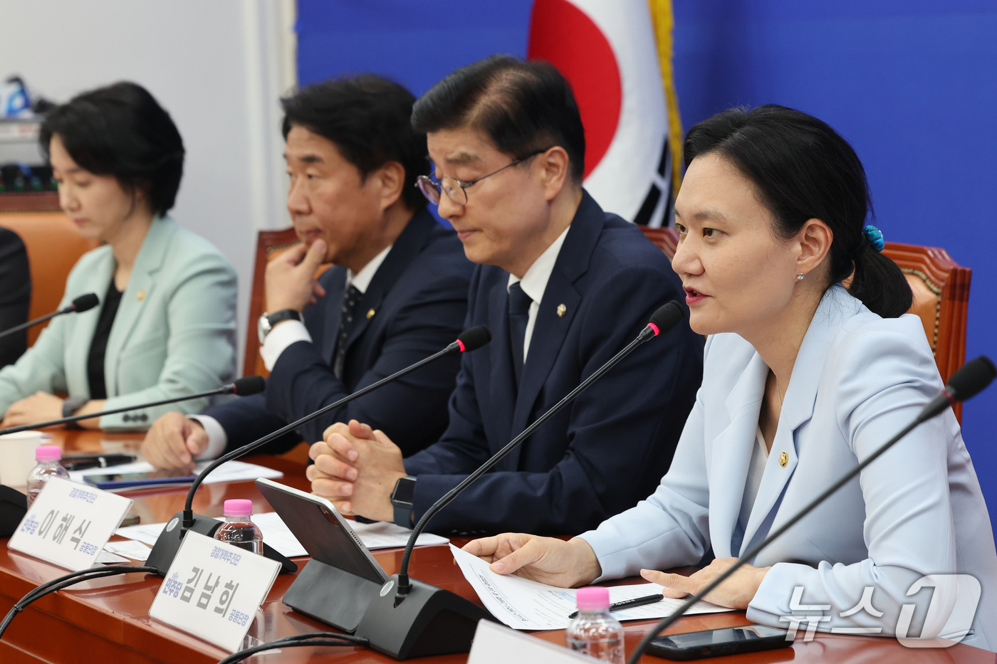 (서울=뉴스1) 황기선 기자 = 김남희 더불어민주당 경찰개혁추진단 공동단장이 16일 오후 서울 여의도 국회에서 열린 '형사사건 변호사 간담회'에서 발언을 하고 있다.  2026.9 …