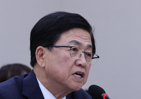 교육위 전체회의서 발언하는 최교진 장관