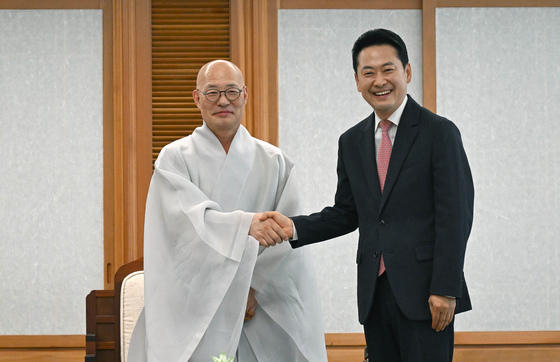 진우스님 "국민 관점서 양보 정치" 당부에 장동혁 "노력하겠다"