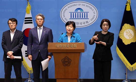 與 “김승원, 법무장관 적임자…소모적 의혹 제기 멈춰야”