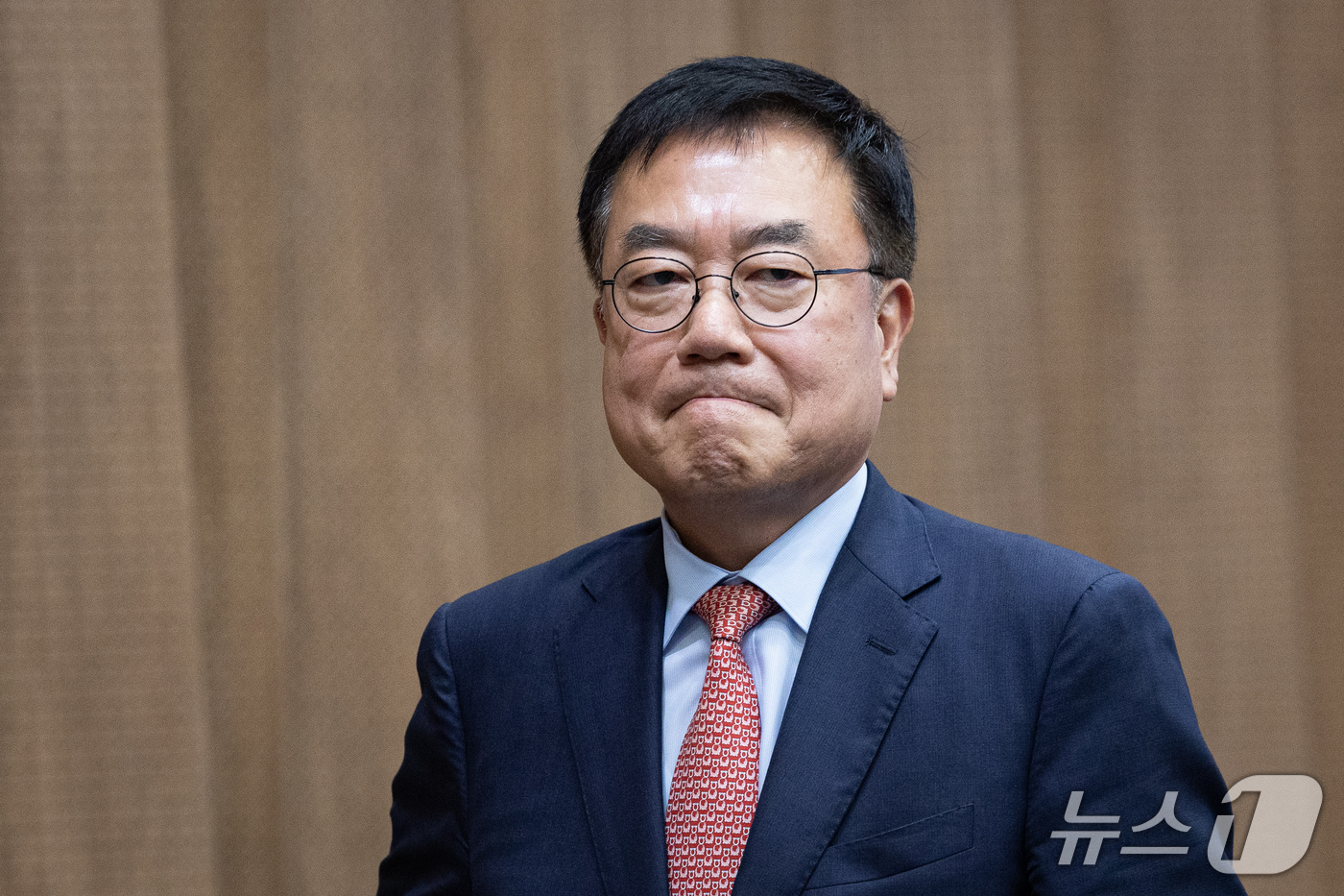 (서울=뉴스1) 유승관 기자 = '부산 돌려차기 사건' 관련 실언 논란으로 10개월 당원권 정지 처분을 받은 서범수 국민의힘 의원이 16일 서울 여의도 국회 소통관에서 징계에 대한 …