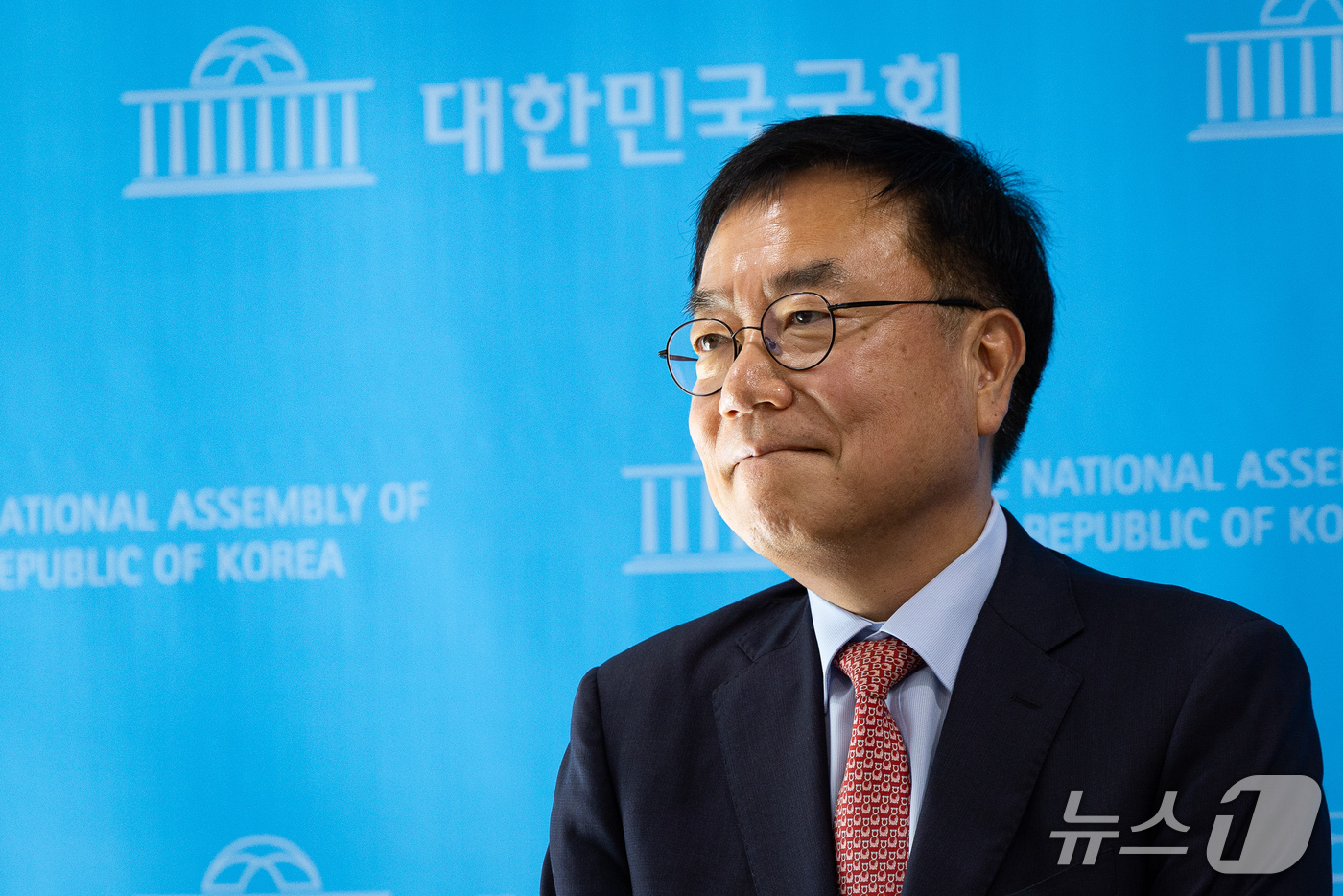 (서울=뉴스1) 유승관 기자 = '부산 돌려차기 사건' 관련 실언 논란으로 10개월 당원권 정지 처분을 받은 서범수 국민의힘 의원이 16일 서울 여의도 국회 소통관에서 징계에 대한 …