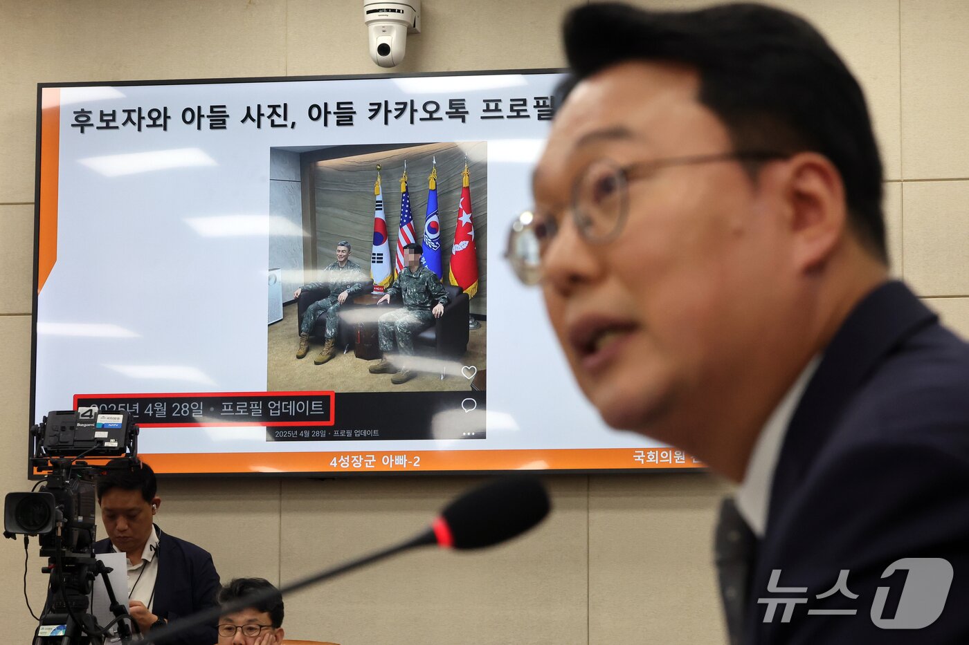 본문 이미지 - 천하람 개혁신당 의원이 16일 서울 여의도 국회 국방위원회에서 열린 강신철 국방부 장관 후보자 인사청문회에서 질의를 하고 있다. 2026.9.16 ⓒ 뉴스1 황기선 기자