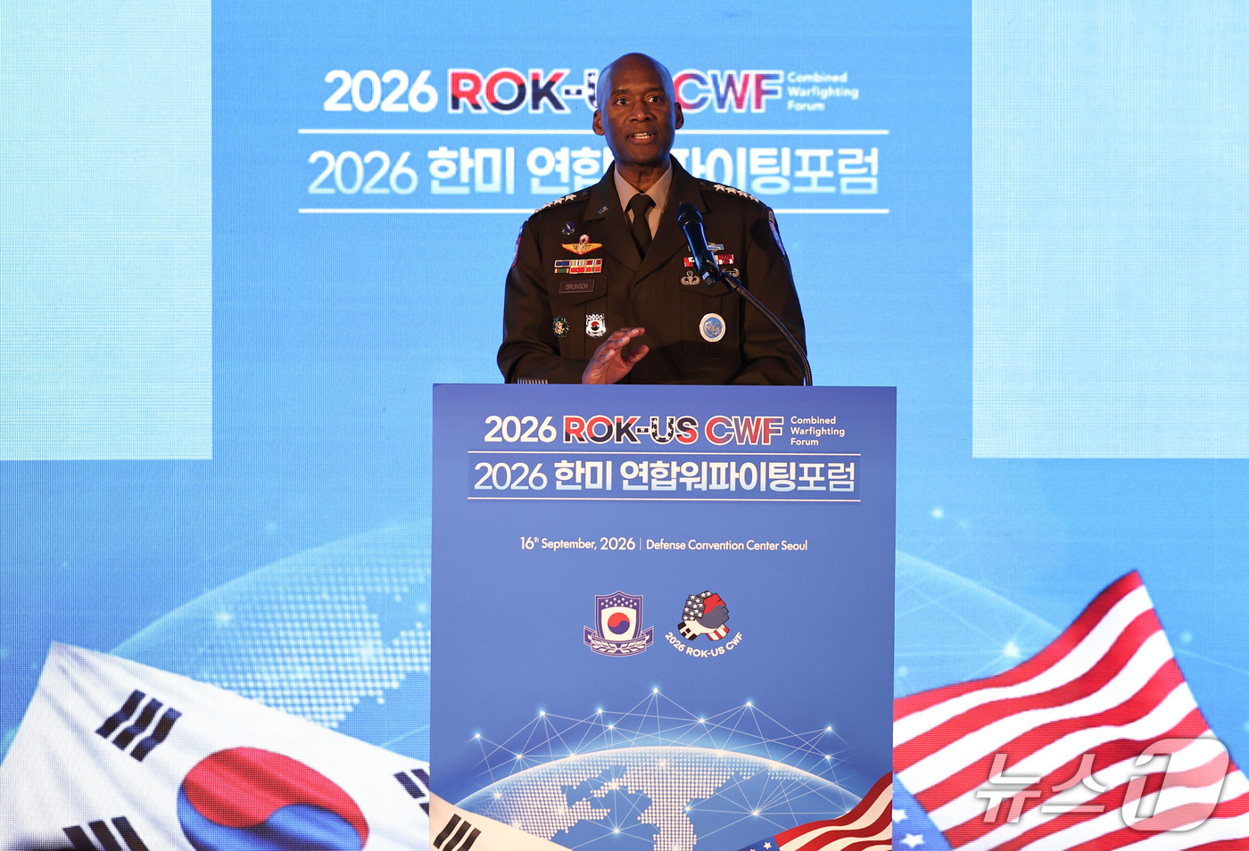 (서울=뉴스1) 이종수 기자 = 제이비어 브런슨 한미연합군사령관이 16일 국방컨벤션에서 열린 ‘2026 한·미 연합워파이팅포럼’에 참석해 연설을 하고 있다. 2026.9.16/뉴스 …