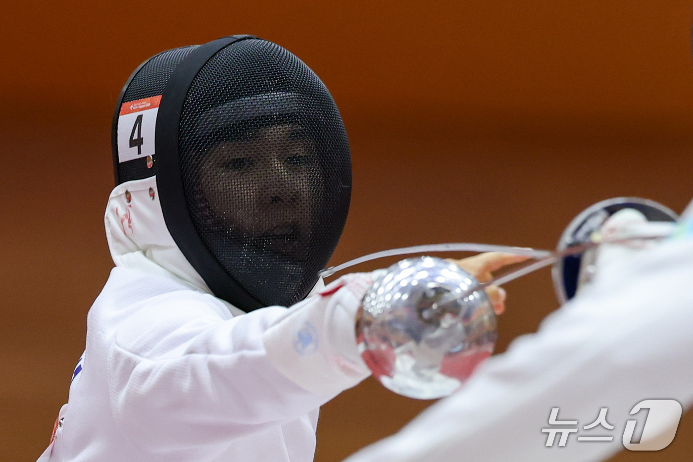(안조=뉴스1) 안은나 기자 = 대한민국 전웅태가 16일 일본 안조 스포츠 파크에서 열린 근대5종 펜싱 시딩라운드에서 치열한 경기를 펼치고 있다. 2026.9.16/뉴스1