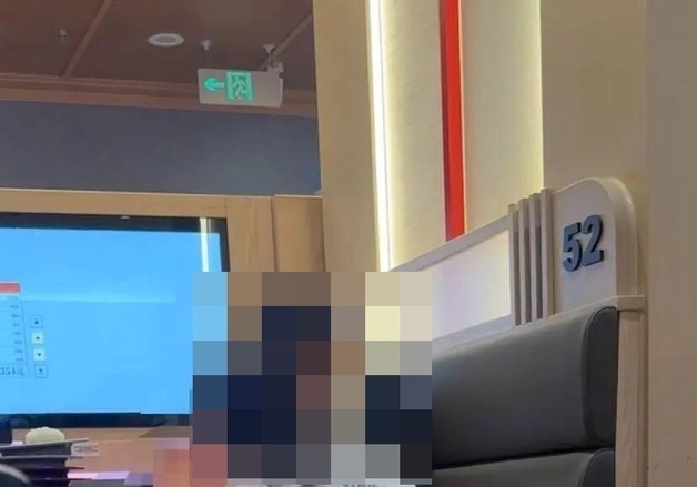 화장실 가고 싶다던 아이, 식사 자리서 컵에 소변…유명 초밥집 '발칵'