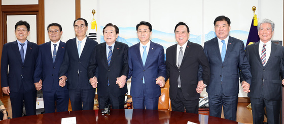국회 찾은 김기문 중기중앙회장과 업종별 대표들