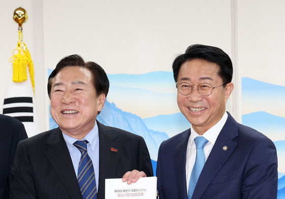 “반도체 호황에도 中企는 어렵다”…중소기업계, 국회에 입법과제 건의