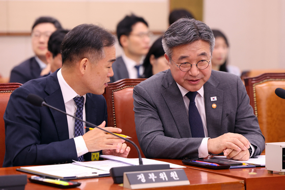 대화 나누는 윤호중·김종철