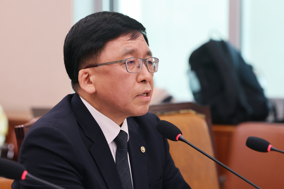 답변하는 강동완 선관위 사무총장 직무대리