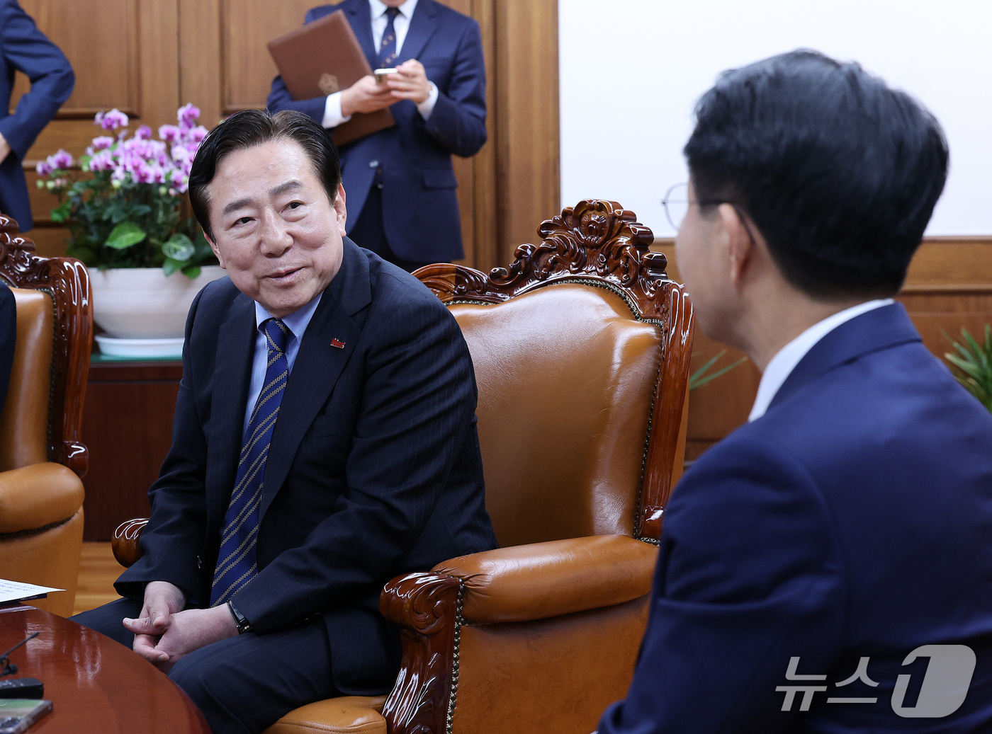 (서울=뉴스1) 박지혜 기자 = 김기문 중소기업중앙회장이 16일 서울 여의도 국회에서 조정식 국회의장을 예방해 대화를 나누고 있다. 2026.9.16/뉴스1