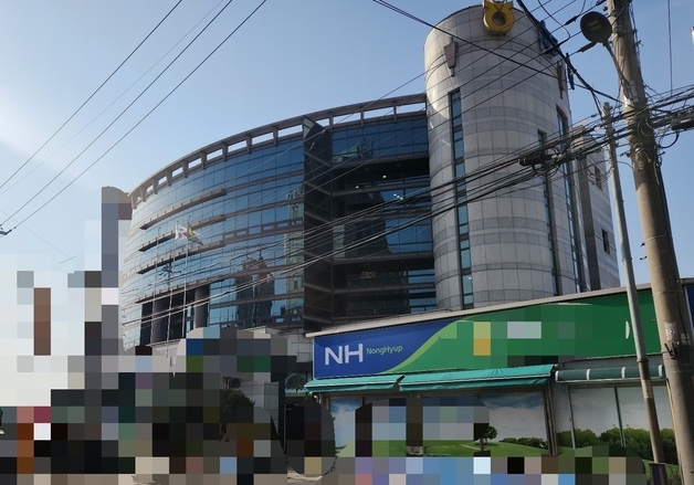 조합원 1717명에 15억대 기프트카드…농협 조합장·상임이사 경찰 수사