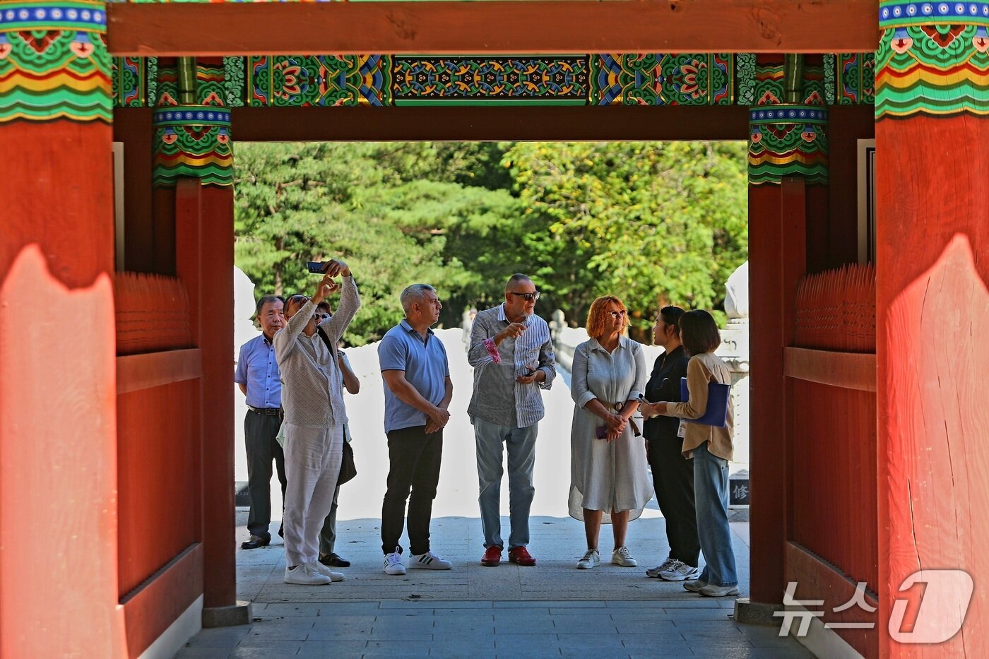 본문 이미지 - 불가리아기자협회(UBJ) 대표단이 15~16일 강원 인제군을 찾아 주요 관광지와 명소를 둘러보는 팸투어를 진행했다. (인제군 제공. 재판매 및 DB 금지)/뉴스1