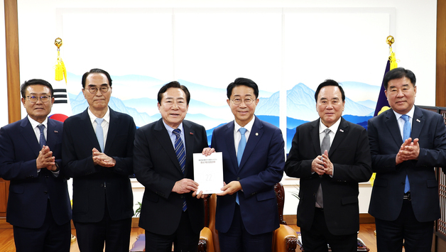 반도체 호황에도 벼랑 끝 中企…김기문 "성장 과실 전달할 입법 필요"