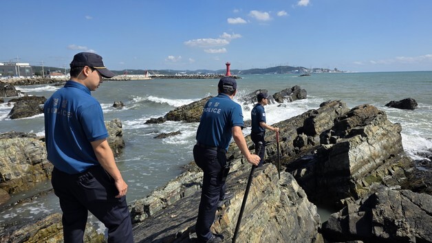 부산 침몰 예인선 보름째 야간수색…함선 16척, 해경·군 병력 투입