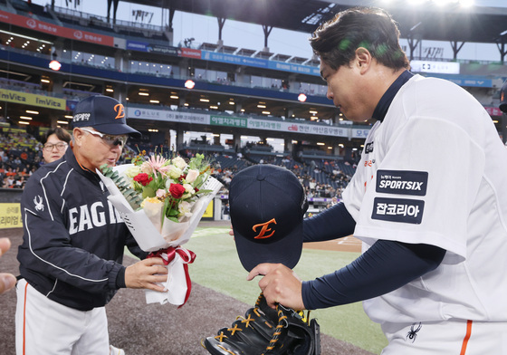 1,600 탈삼진 기록 세우는 류현진