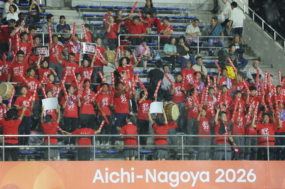 北 축구대표팀 응원하는 조총련 응원단