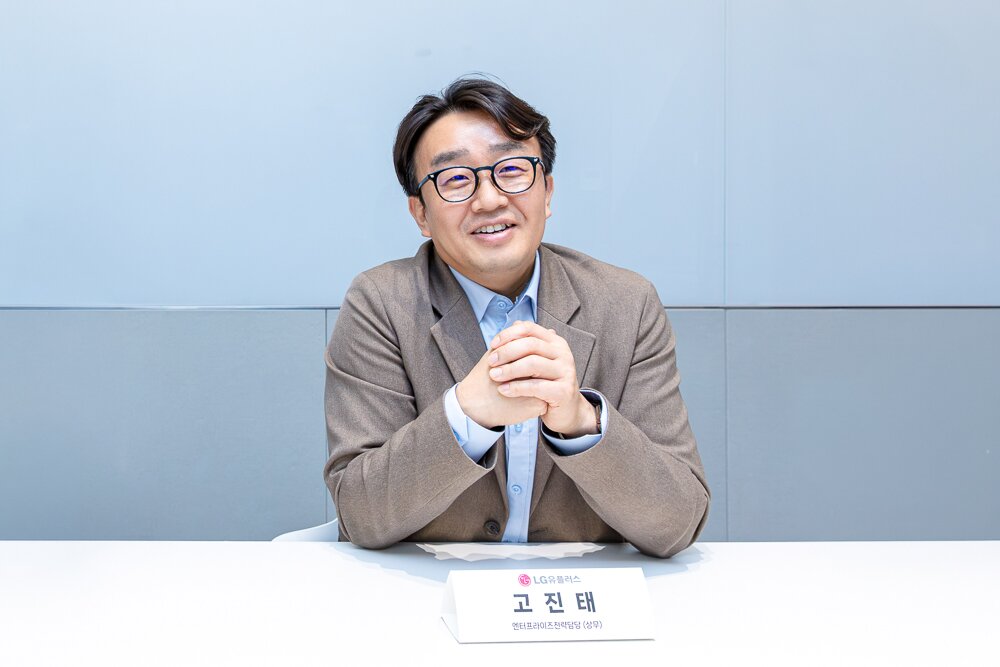 본문 이미지 - 고진태 LG유플러스 엔터프라이즈전략담당(상무)이 인터뷰를 진행하고 있다. (카카오·LGU+ 제공)