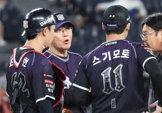 위기탈출 , 마운드에 오른 이강철 감독