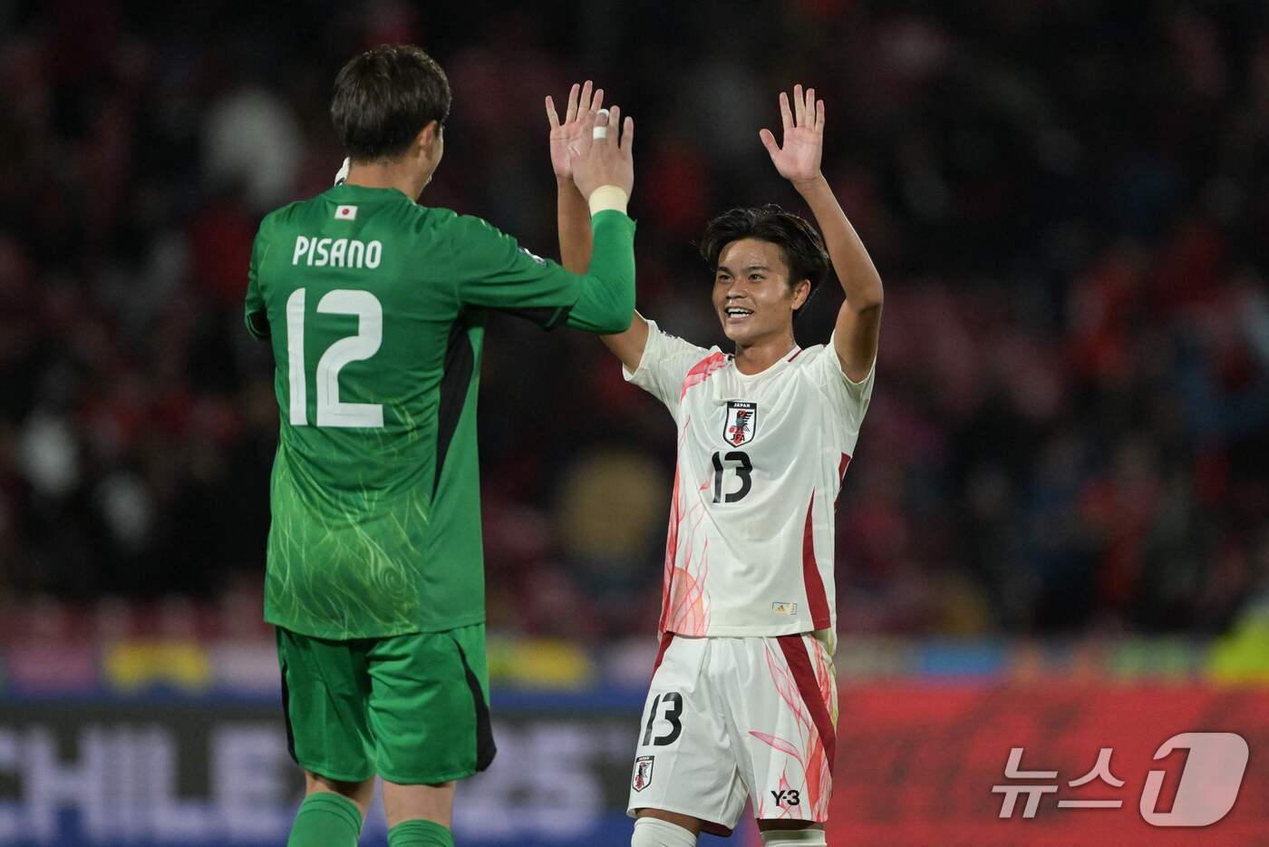 본문 이미지 - 일본의  이시이 히사쓰구(오른쪽). ⓒ AFP=뉴스1