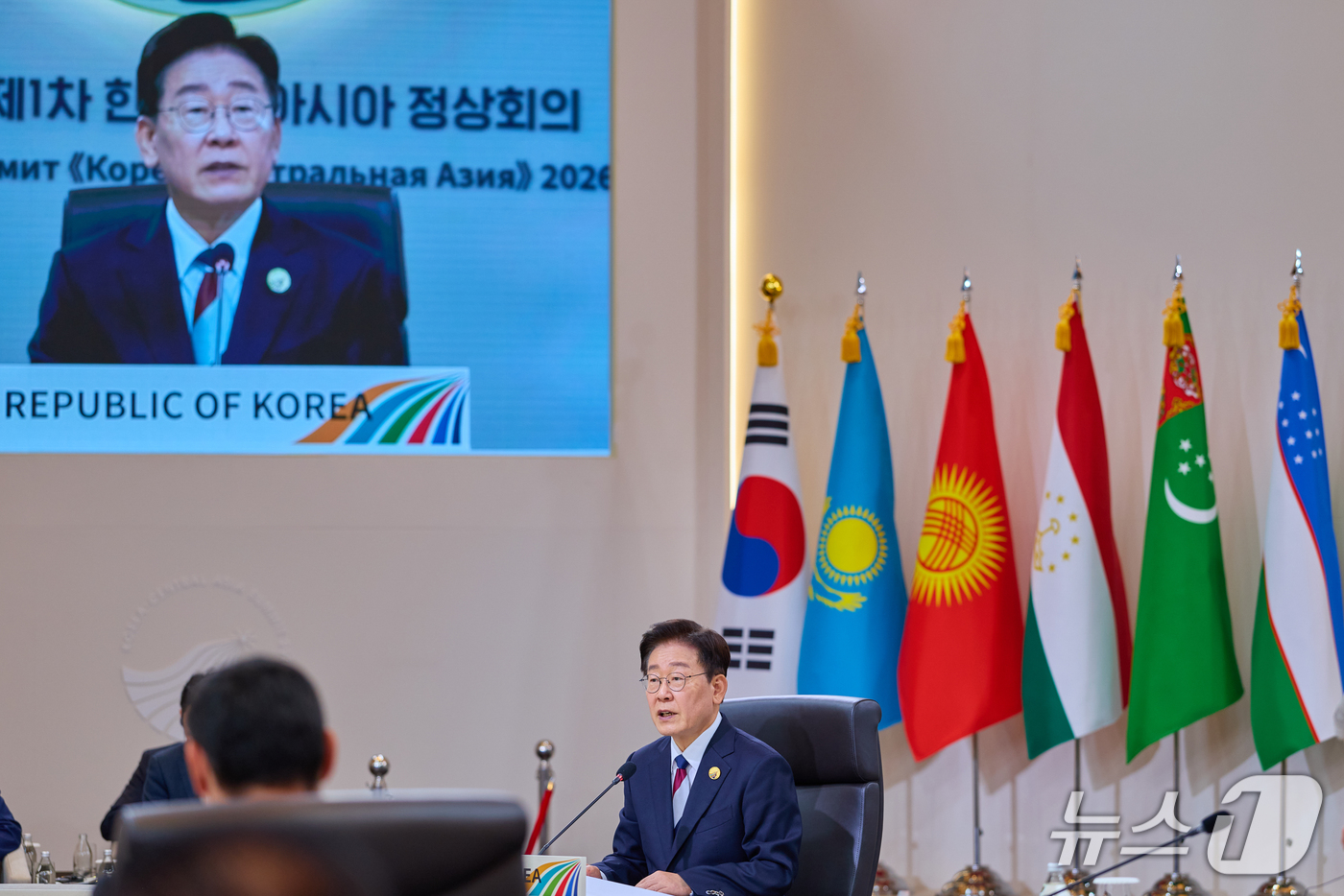 (서울=뉴스1) 허경 기자 = 이재명 대통령이 16일 서울의 한 호텔에서 열린 2026년 제1차 한·중앙아시아 정상회의에서 개회사를 하고 있다.(청와대 제공. 재판매 및 DB 금지 …