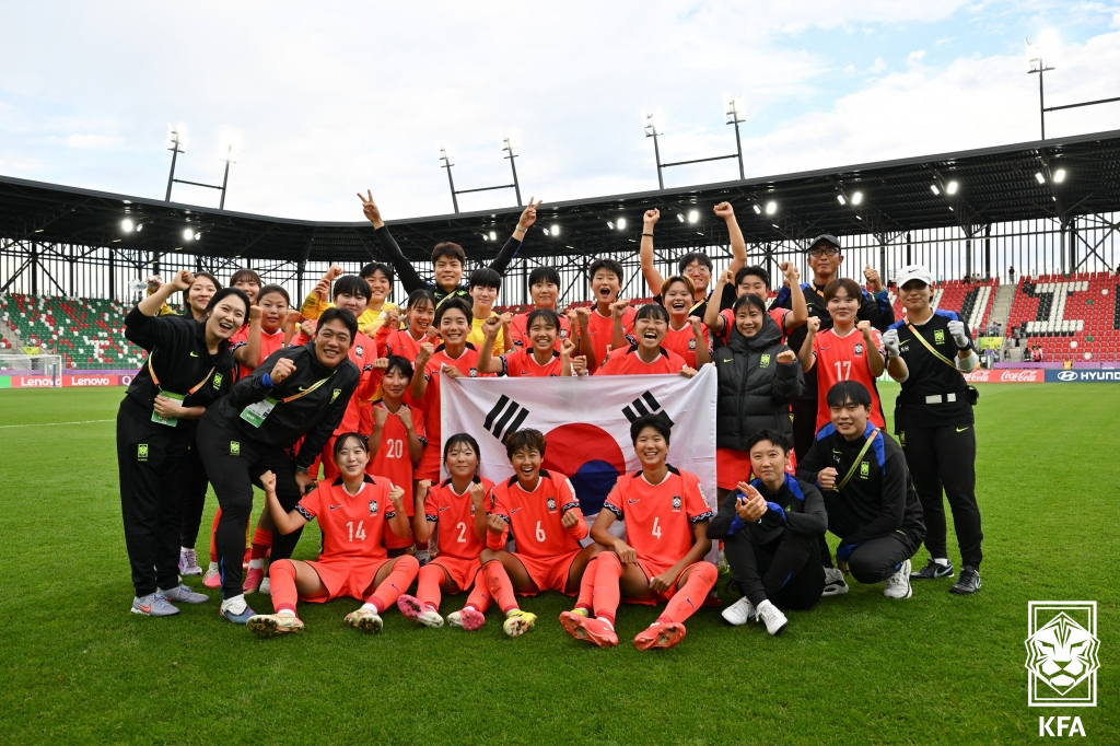 (서울=뉴스1) 김진환 기자 = 박윤정 감독이 이끄는 대한민국 20세 이하(U-20) 여자 축구대표팀 선수들이 17일(이하 한국시간) 폴란드 소스노비에츠의 아레나 소스노비에츠에서 …