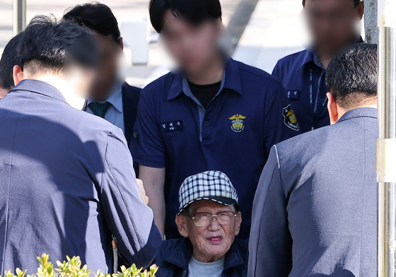 이만희, 구속집행 정지로 일시 석방