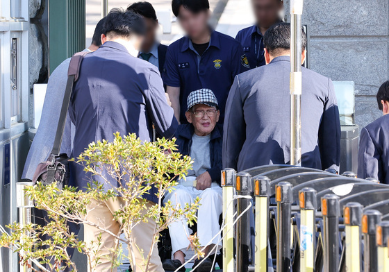 이만희, 구속집행 정지로 일시 석방