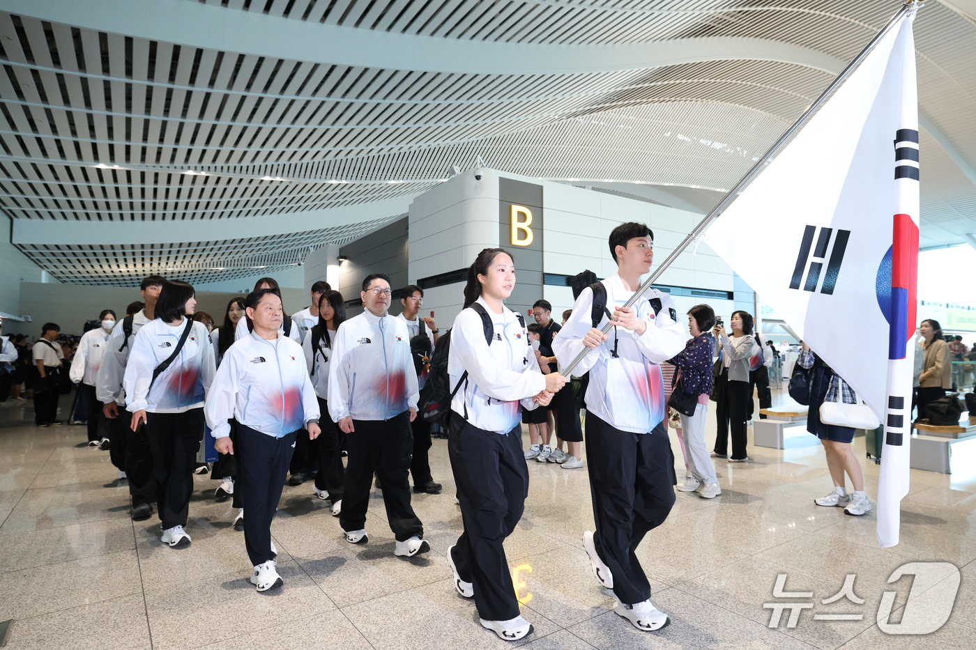 (인천공항=뉴스1) 이광호 기자 = 2026 아이치·나고야 아시안게임 개막을 이틀 앞둔 17일 오전 대힌민국 국가대표 선수단이 인천국제공항에서 일본 나고야로 출국하고 있다. 202 …