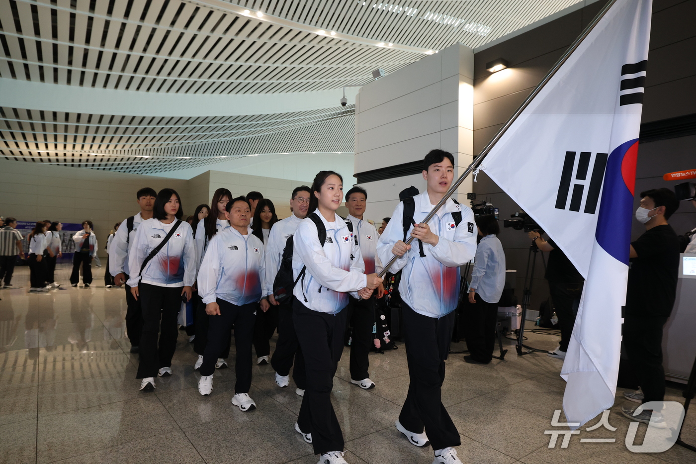(인천공항=뉴스1) 이광호 기자 = 2026 아이치·나고야 아시안게임 개막을 이틀 앞둔 17일 오전 대한민국 국가대표 선수단이 인천국제공항에서 일본 나고야로 출국하고 있다. 202 …