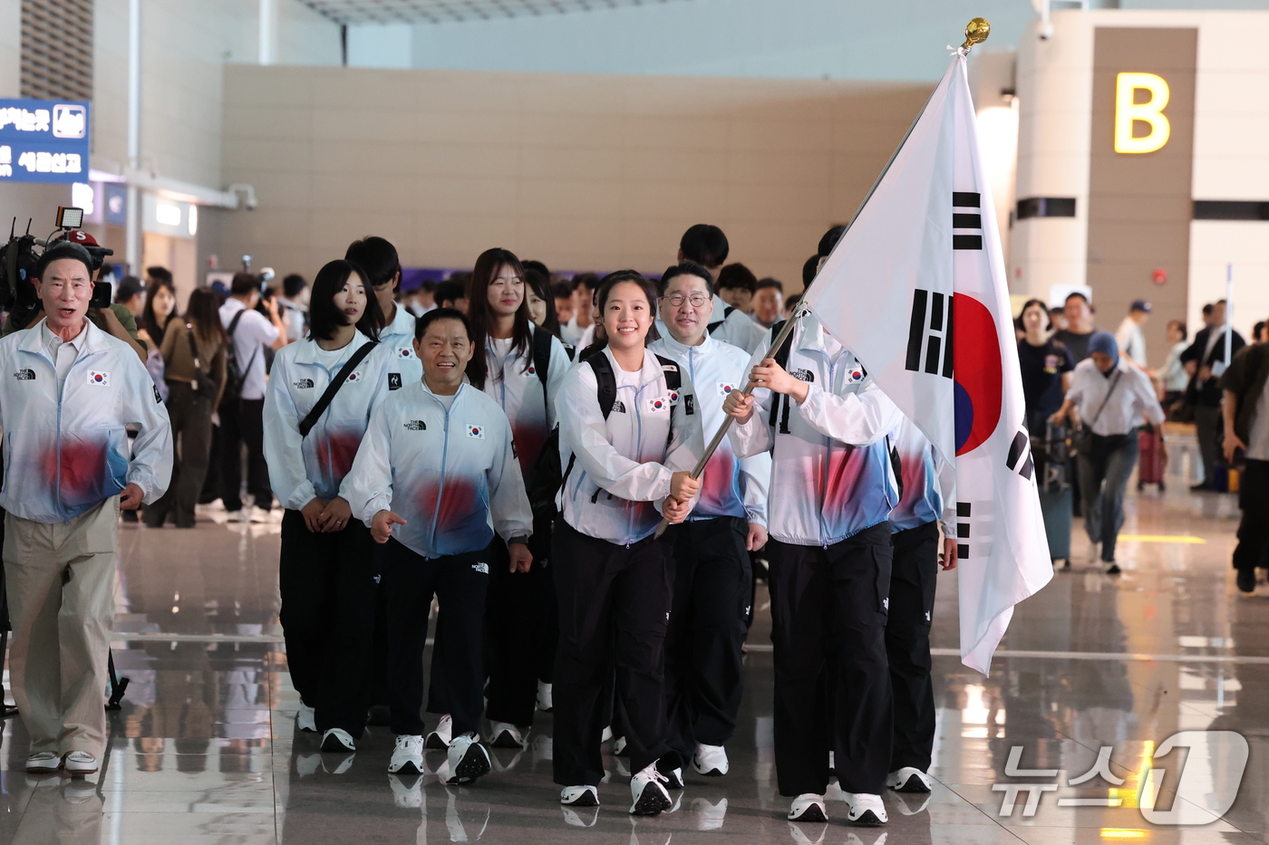 (인천공항=뉴스1) 이광호 기자 = 2026 아이치·나고야 아시안게임 개막을 이틀 앞둔 17일 오전 대한민국 국가대표 선수단이 인천국제공항에서 일본 나고야로 출국하고 있다. 202 …