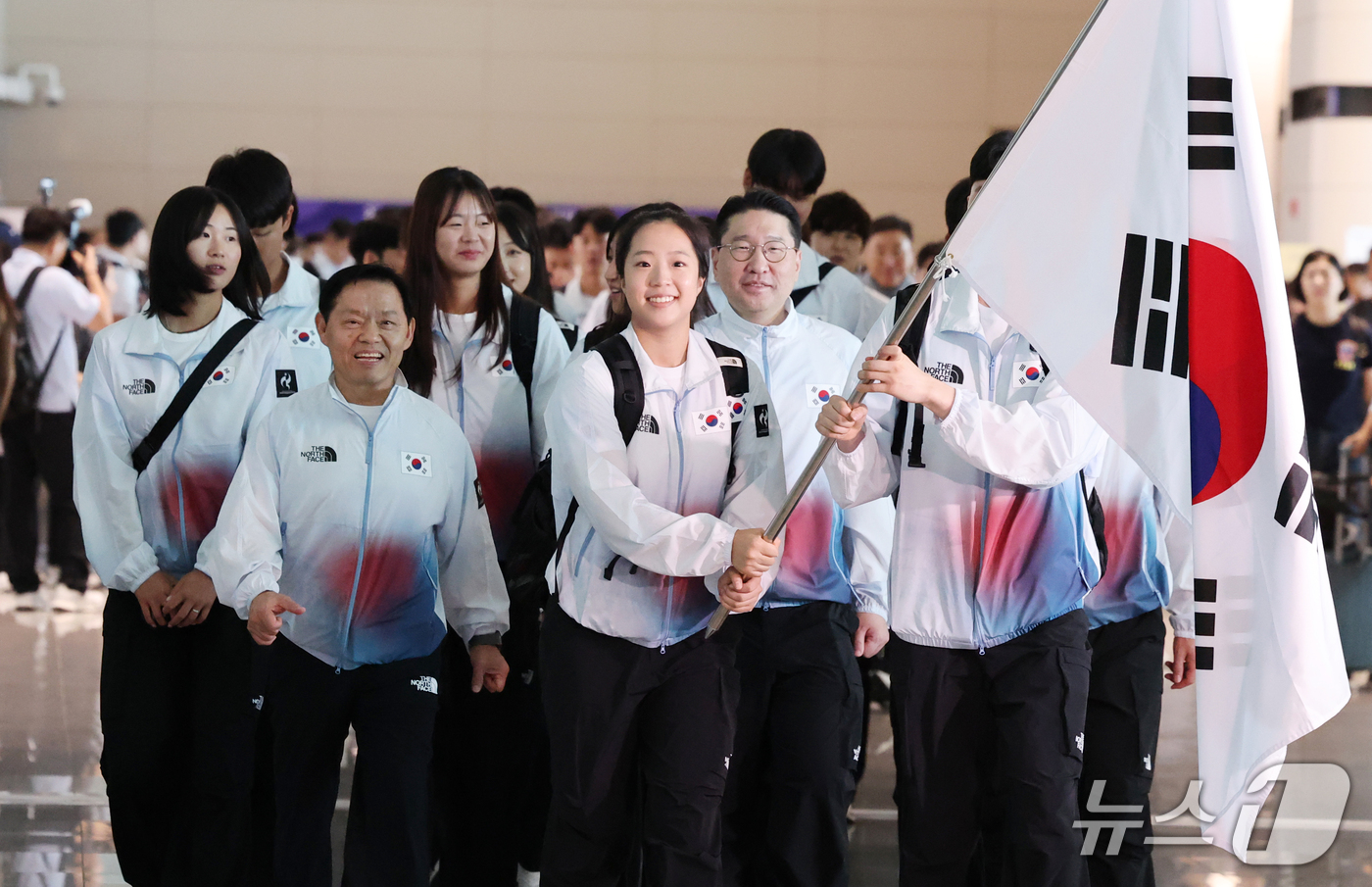 (인천공항=뉴스1) 이광호 기자 = 2026 아이치·나고야 아시안게임 개막을 이틀 앞둔 17일 오전 대한민국 국가대표 선수단이 인천국제공항에서 일본 나고야로 출국하고 있다. 202 …