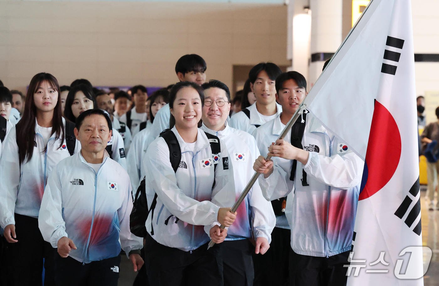 (인천공항=뉴스1) 이광호 기자 = 2026 아이치·나고야 아시안게임 개막을 이틀 앞둔 17일 오전 대한민국 국가대표 선수단이 인천국제공항에서 일본 나고야로 출국하고 있다. 202 …