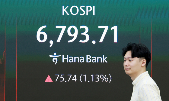 "조선주 낙폭과대…데이터센터 주목" 한화엔진 6% 강세[핫종목]