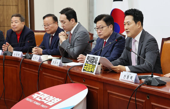 최고위원회의 주재하는 장동혁 대표