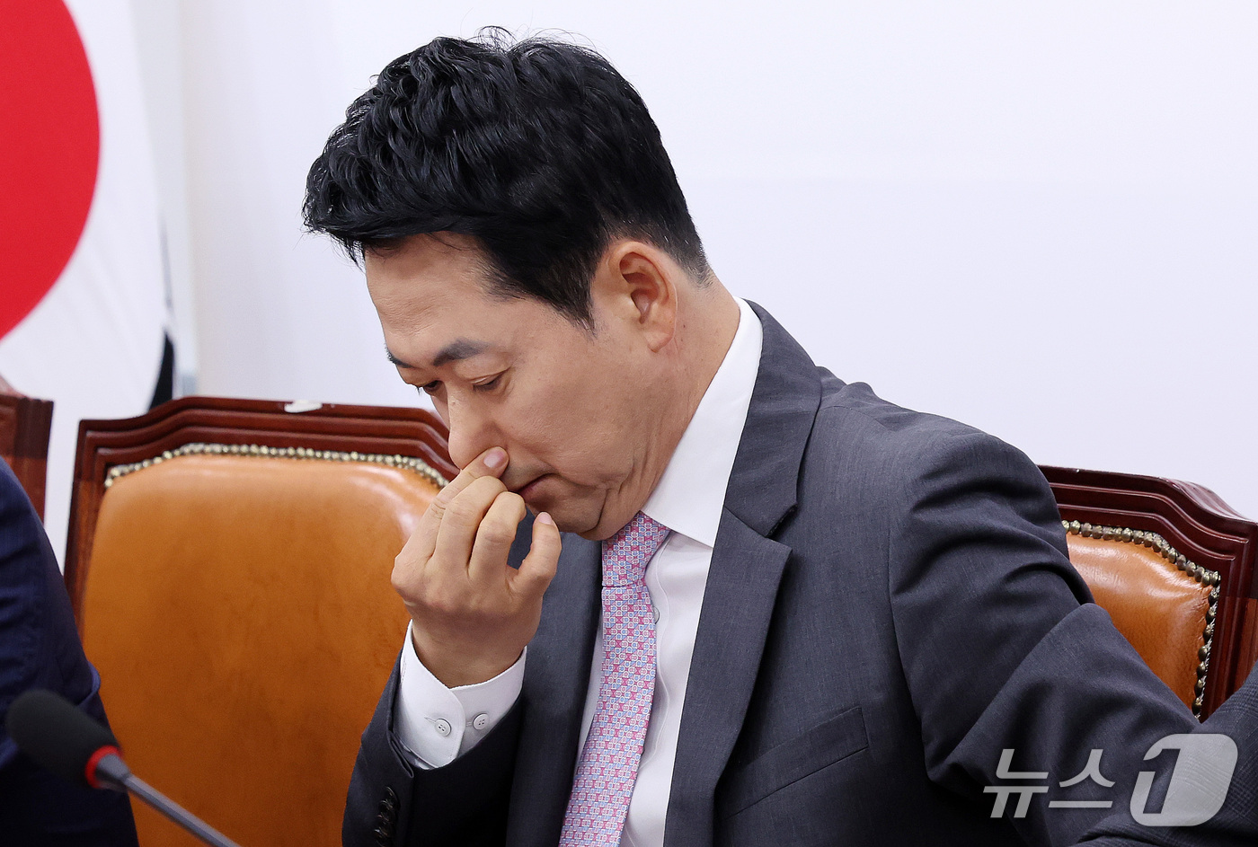 (서울=뉴스1) 박지혜 기자 = 장동혁 국민의힘 대표가 17일 서울 여의도 국회에서 열린 최고위원회의에서 생각에 잠겨 있다. 2026.9.17/뉴스1