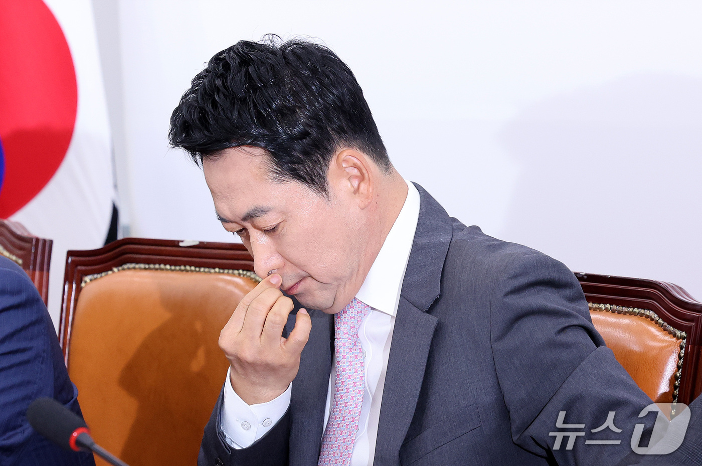 (서울=뉴스1) 박지혜 기자 = 장동혁 국민의힘 대표가 17일 서울 여의도 국회에서 열린 최고위원회의에서 생각에 잠겨 있다. 2026.9.17/뉴스1