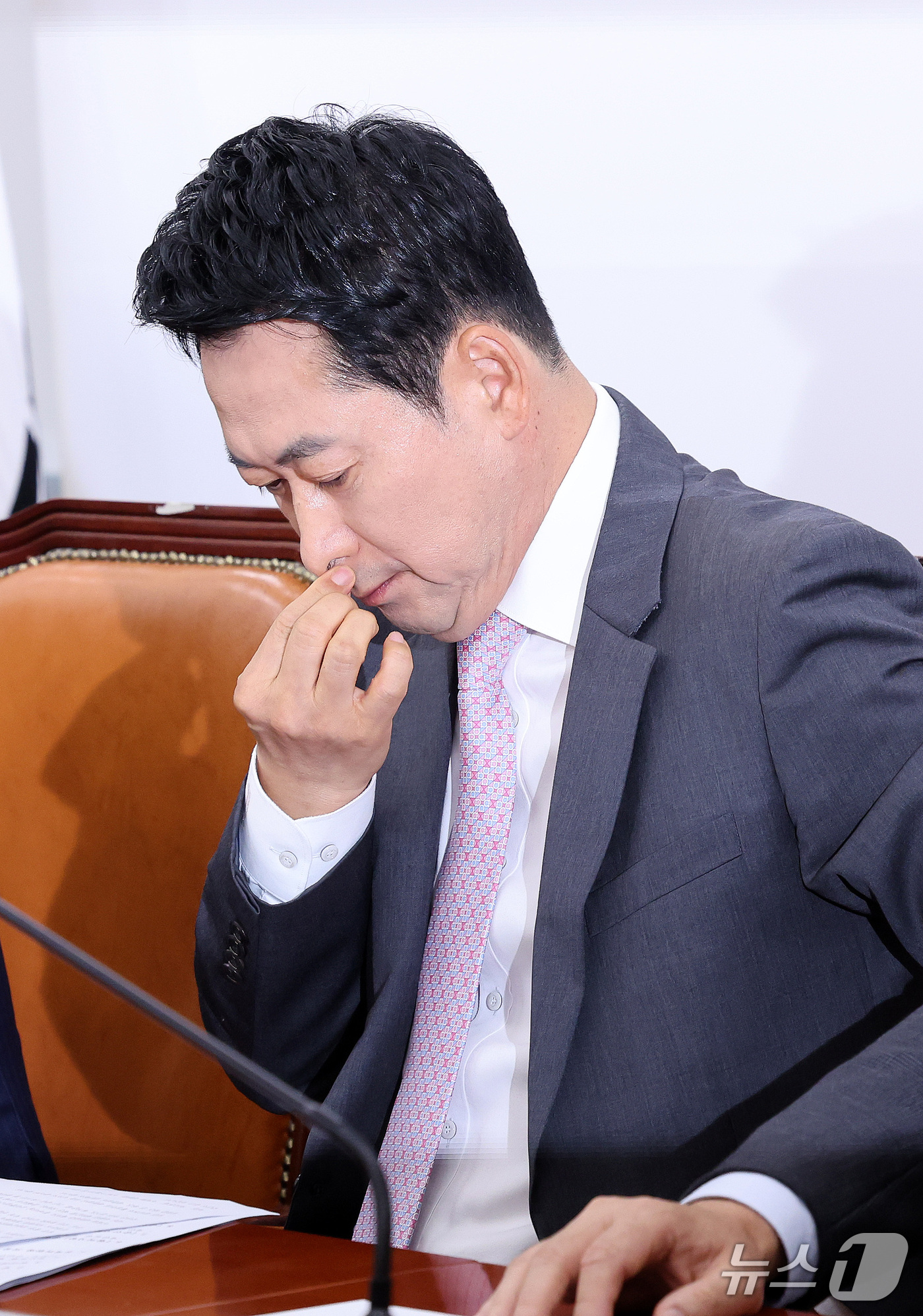 (서울=뉴스1) 박지혜 기자 = 장동혁 국민의힘 대표가 17일 서울 여의도 국회에서 열린 최고위원회의에서 생각에 잠겨 있다. 2026.9.17/뉴스1