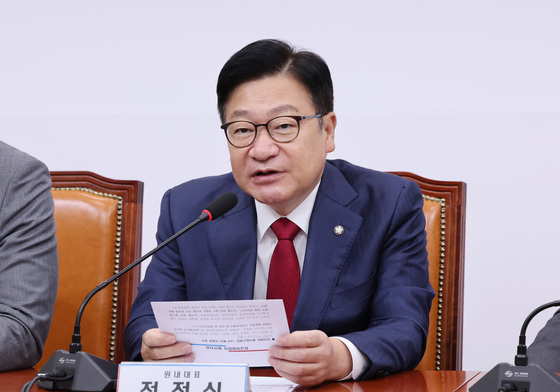 발언하는 정점식 원내대표