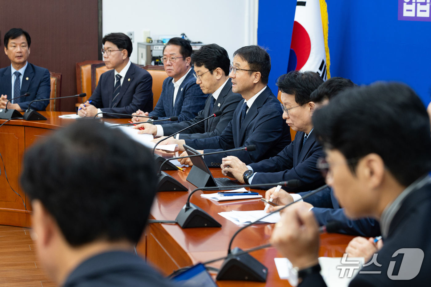 (서울=뉴스1) 유승관 기자 = 한병도 더불어민주당 원내대표가 17일 서울 여의도 국회에서 열린 정책조정회의에서 발언하고 있다. 2026.9.17/뉴스1