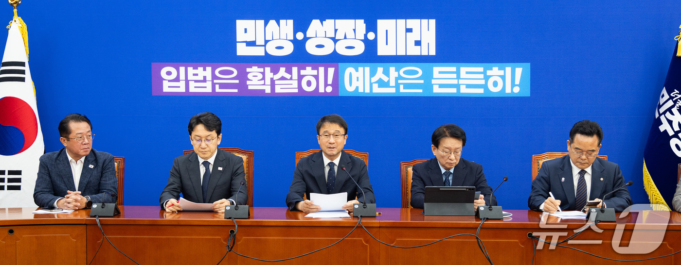 (서울=뉴스1) 유승관 기자 = 한병도 더불어민주당 원내대표가 17일 서울 여의도 국회에서 열린 정책조정회의에서 발언하고 있다. 2026.9.17/뉴스1