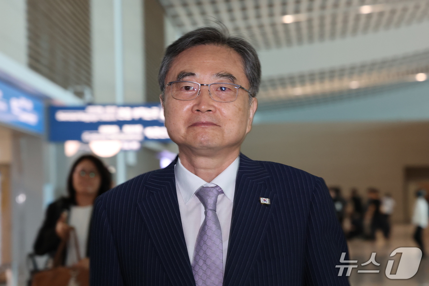 (인천공항=뉴스1) 이광호 기자 = 조현 외교부 장관이 미국 국무부 장관과의 한미 외교장관 회담을 위해 17일 오전 인천국제공항을 통해 미국 워싱턴DC로 출국하고 있다. 2026. …
