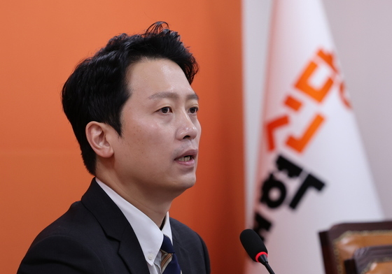 쇄신안 발표하는 이기인 비대위원장 '지도부 인사 비례대표 출마금지'