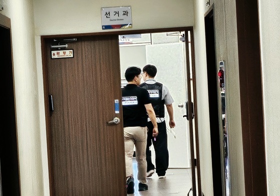 선관위 특검, '투표지 부족' 중앙·지역선관위 9곳 압수수색(종합)