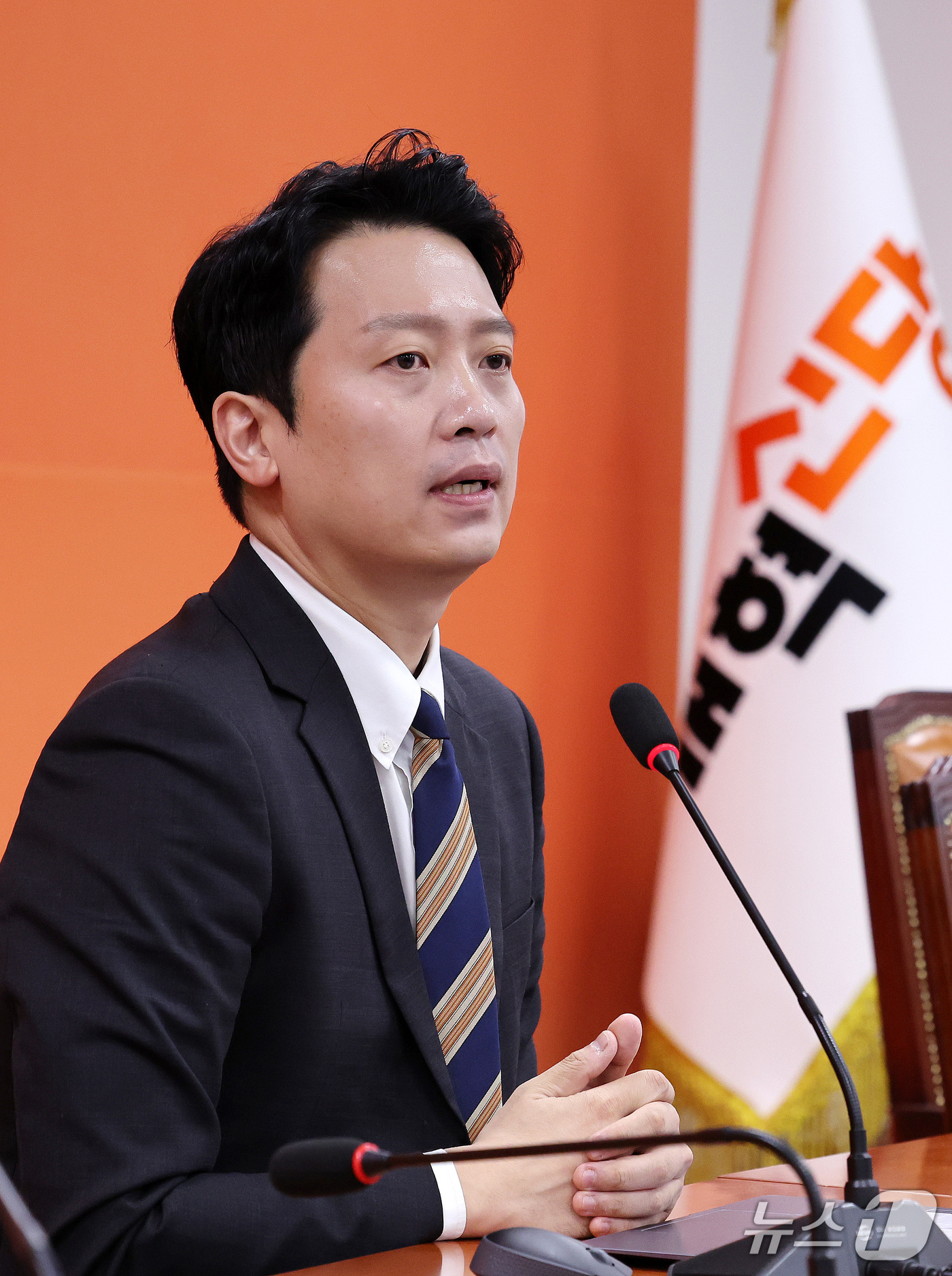 (서울=뉴스1) 박지혜 기자 = 이기인 개혁신당 비상대책위원장이 17일 서울 여의도 국회에서 첫 번째 당 쇄신안을 발표하고 있다. 2026.9.17/뉴스1