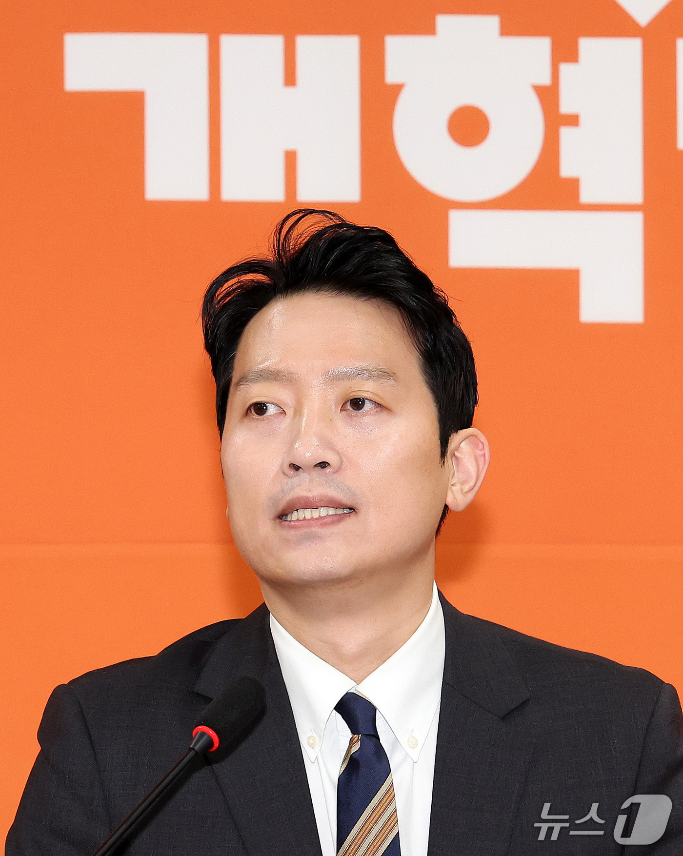 (서울=뉴스1) 박지혜 기자 = 이기인 개혁신당 비상대책위원장이 17일 서울 여의도 국회에서 첫 번째 당 쇄신안을 발표하고 있다. 2026.9.17/뉴스1