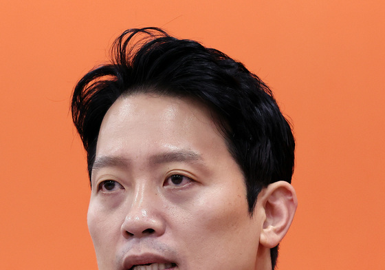 첫 번째 당 쇄신안 발표하는 이기인 비대위원장