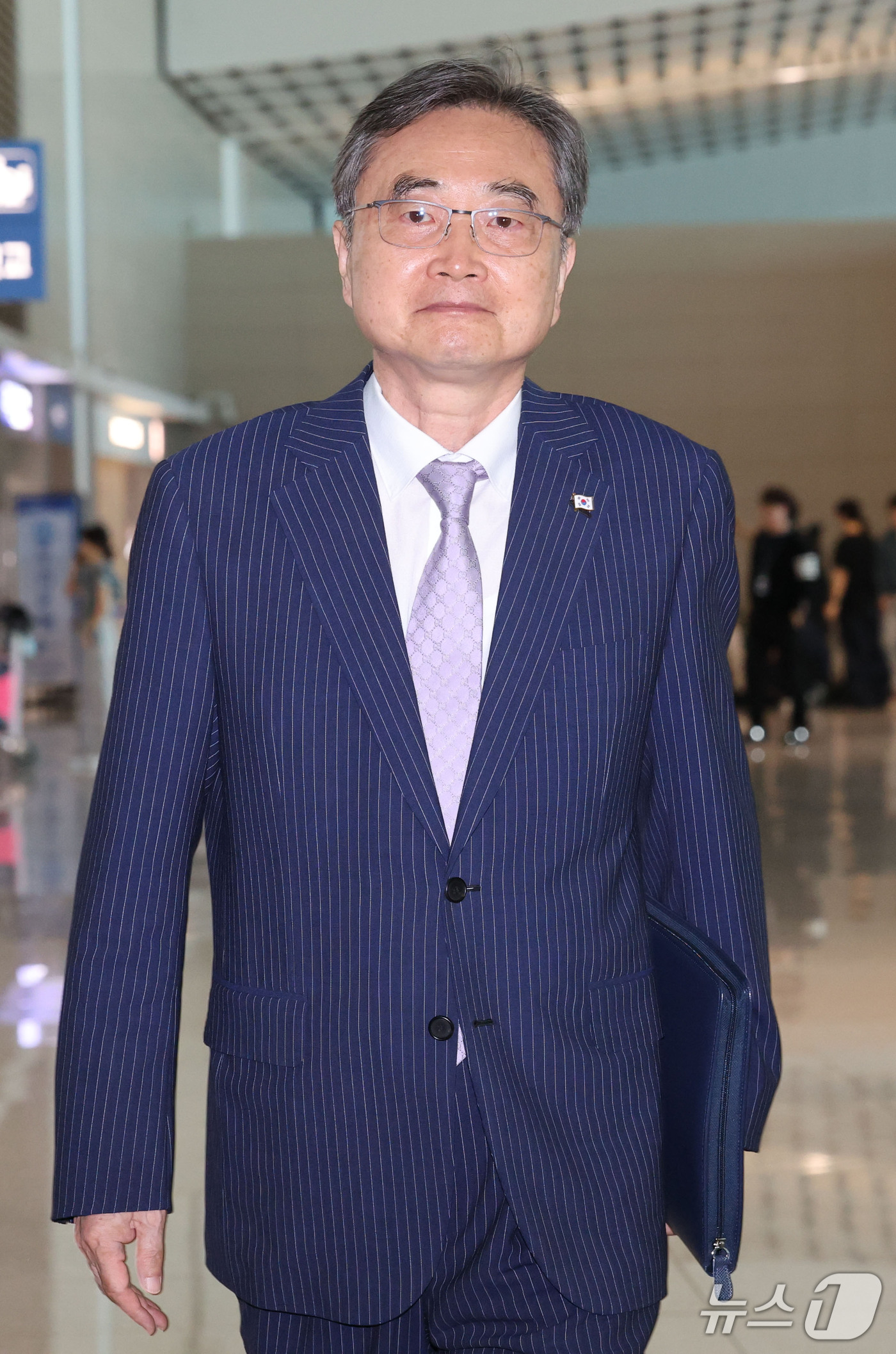 (인천공항=뉴스1) 이광호 기자 = 조현 외교부 장관이 미국 국무부 장관과의 한미 외교장관 회담을 위해 17일 오전 인천국제공항을 통해 미국 워싱턴DC로 출국하고 있다. 2026. …