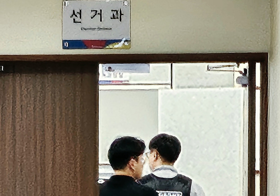 특검, 대구선관위 압수수색 단행